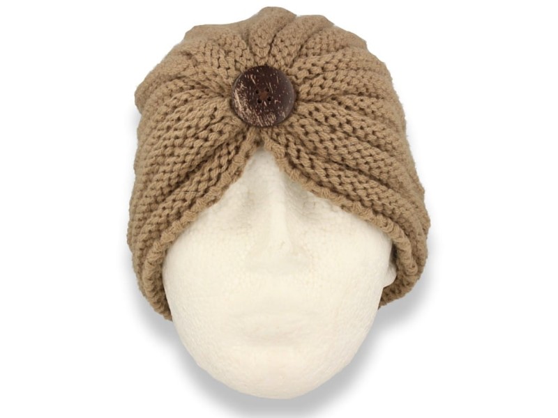 Czapka damska turban damski w kolorze beżowym z guzikiem