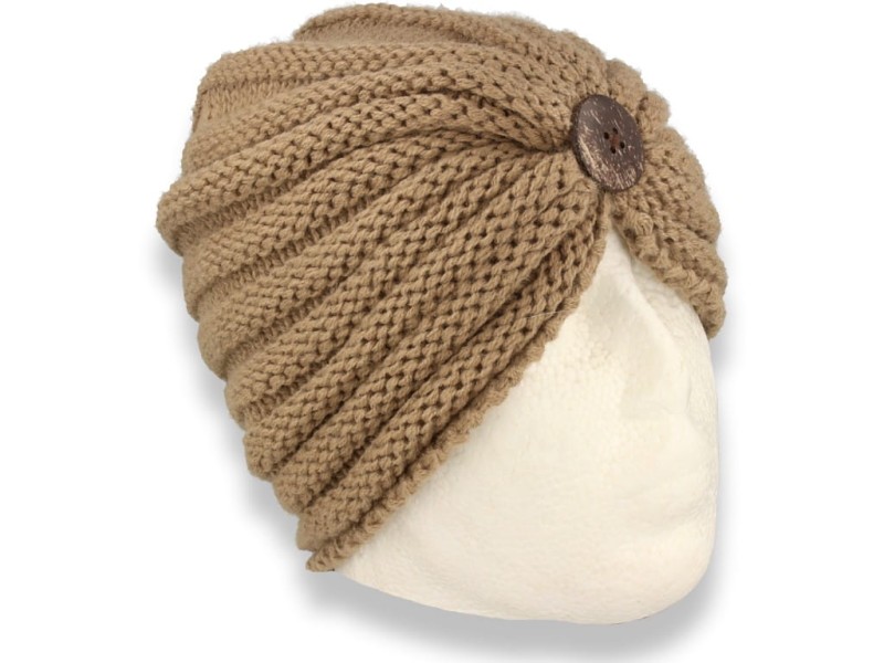 Czapka damska turban damski w kolorze beżowym z guzikiem