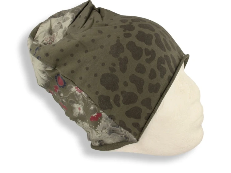 Czapka damska Beanie włoska cienka smerfetka zielona w kwiatuszki