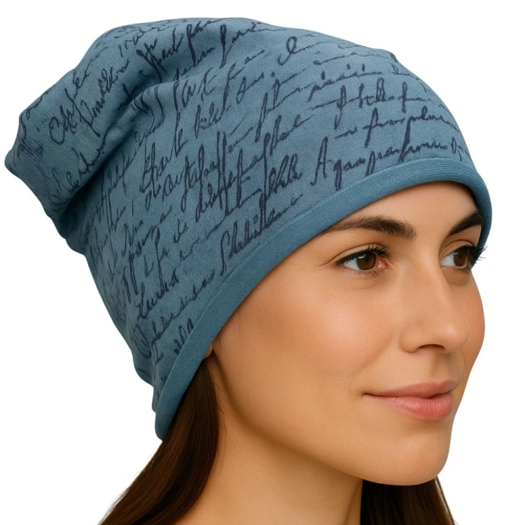 Czapka damska Beanie włoska cienka smerfetka niebieska w granatowe napisy