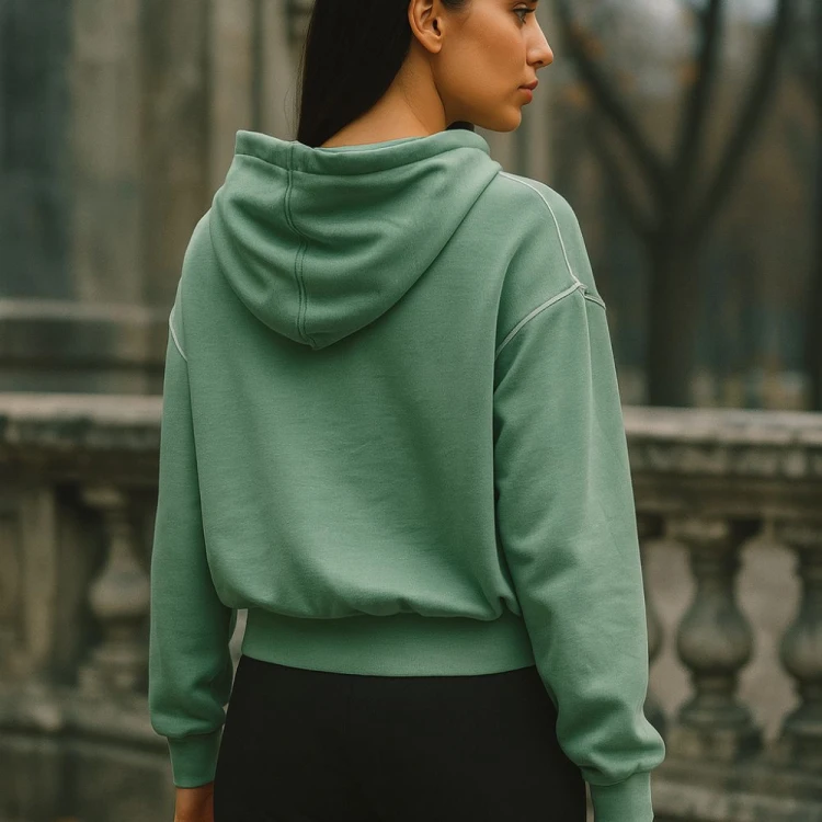 Bluza damska zielona z kapturem i srebrną lamówką