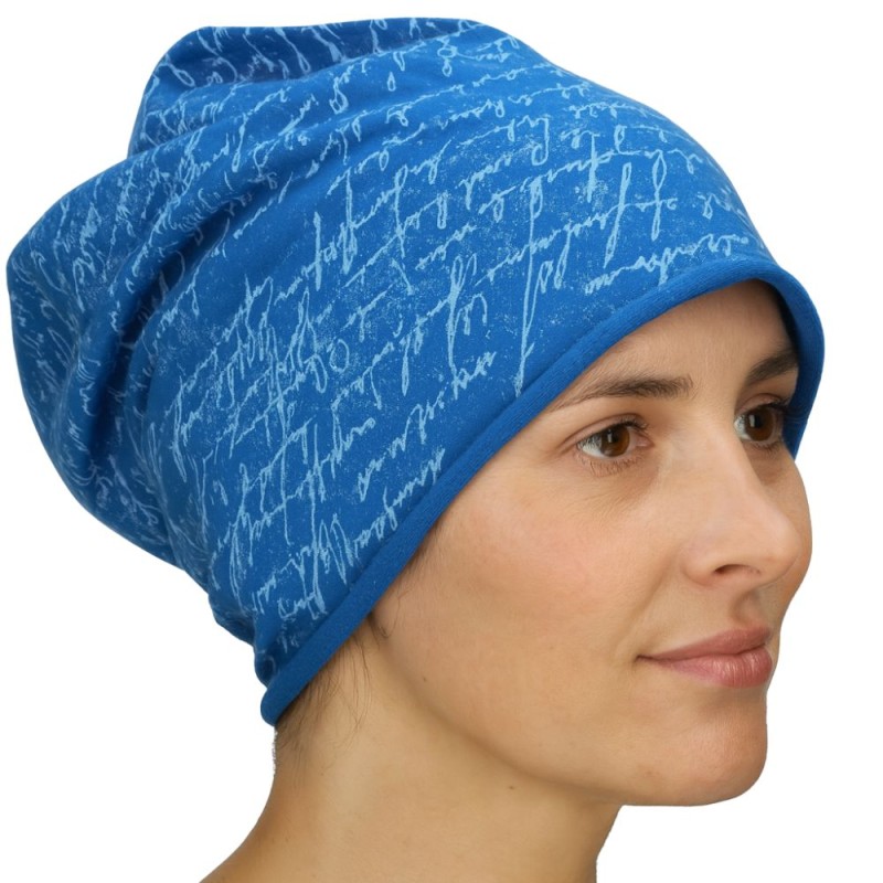 Czapka damska Beanie włoska cienka smerfetka jasnoniebieska w białe napisy