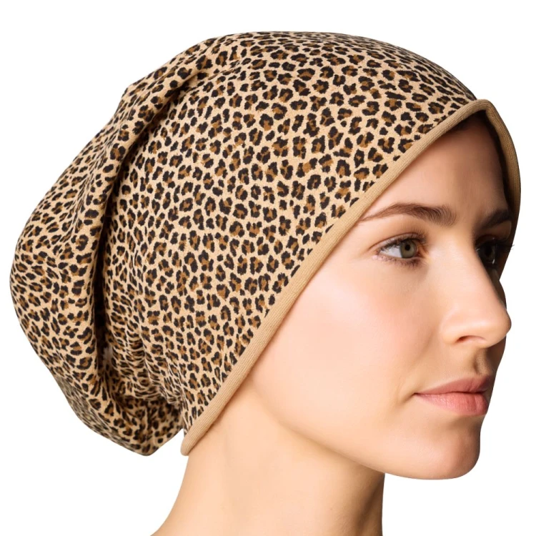 Czapka damska Beanie włoska cienka smerfetka ciemnobeżowa w panterkę