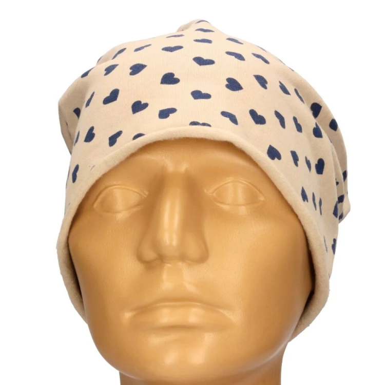 Czapka damska Beanie włoska cienka smerfetka jasnobeżowa serduszka