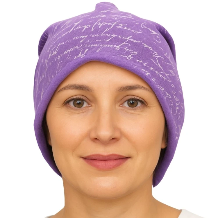 Czapka damska Beanie włoska cienka smerfetka fioletowa w białe napisy