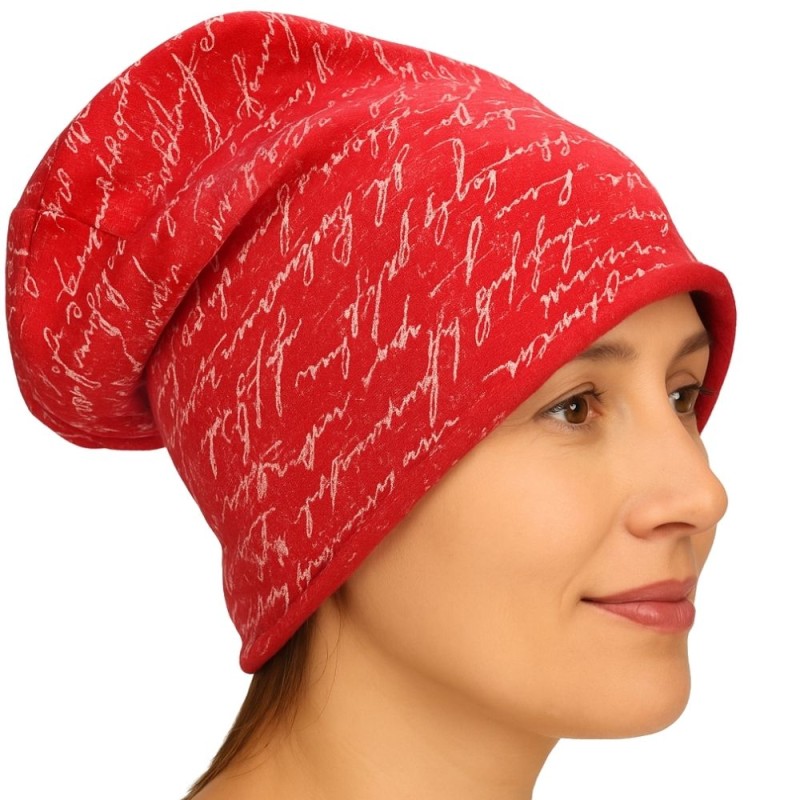 Czapka damska Beanie włoska cienka smerfetka czerwona w jasne napisy