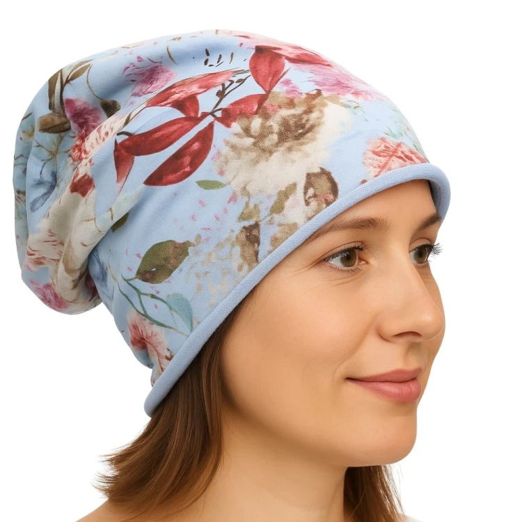 Czapka damska Beanie włoska cienka smerfetka niebieska w kolorowe kwiaty