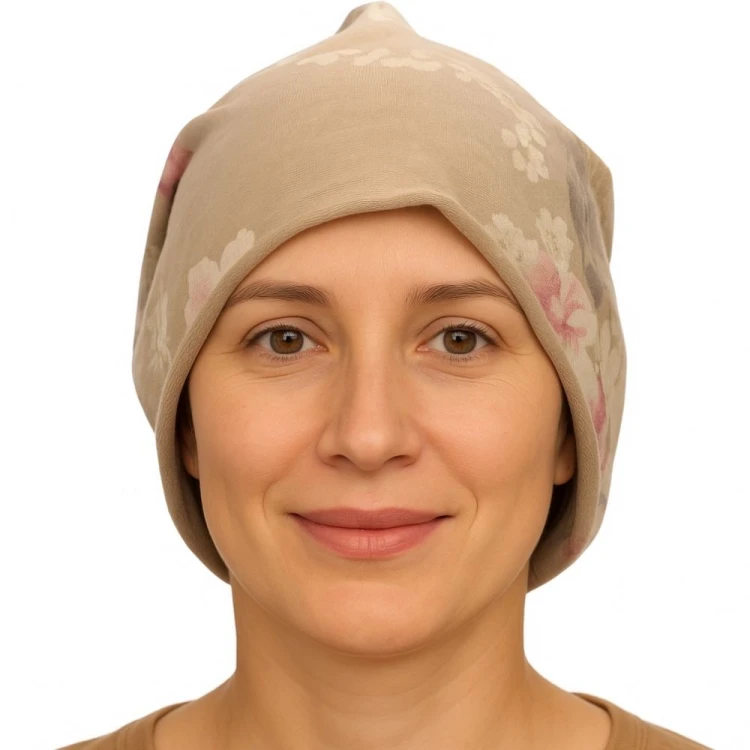 Czapka damska Beanie włoska cienka smerfetka ciemnobeżowa w kwiaty