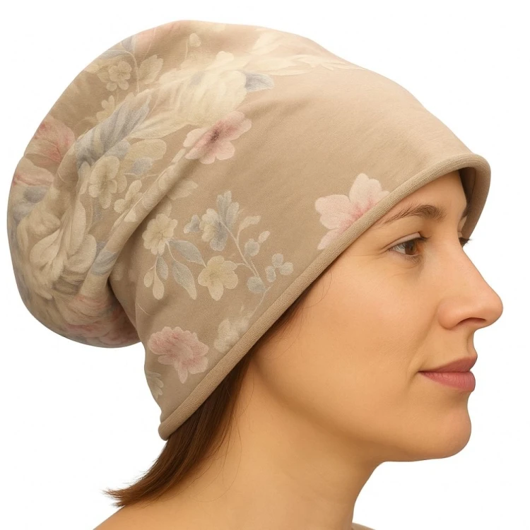 Czapka damska Beanie włoska cienka smerfetka ciemnobeżowa w kwiaty