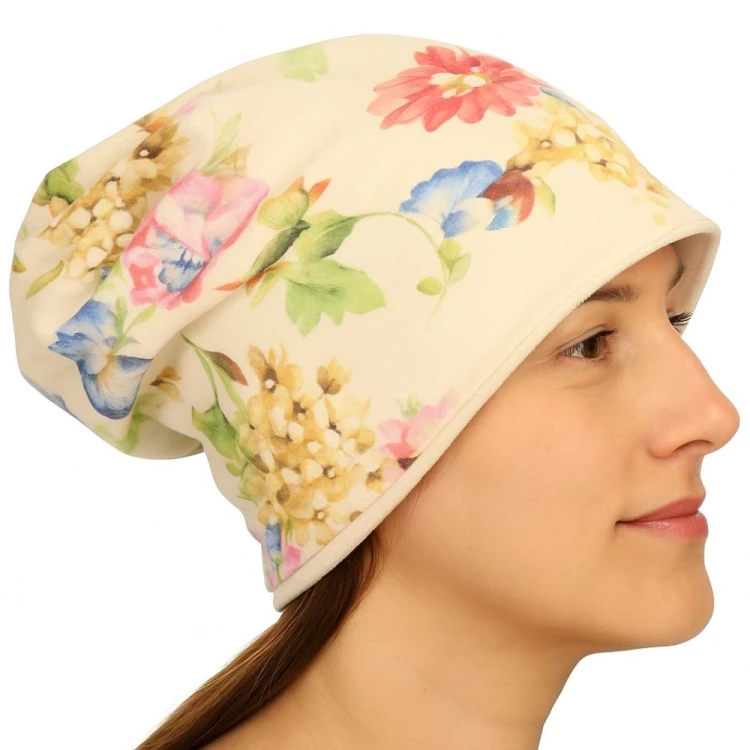 Czapka damska Beanie włoska cienka smerfetka jasnobeżowa w kolorowe kwiaty