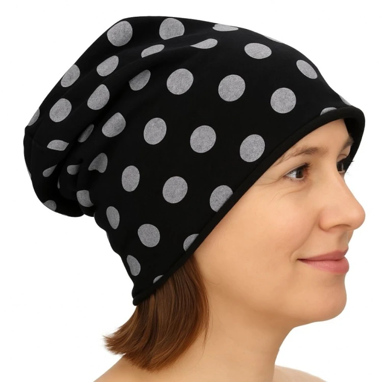 Czapka damska Beanie włoska cienka smerfetka czarna w grochy