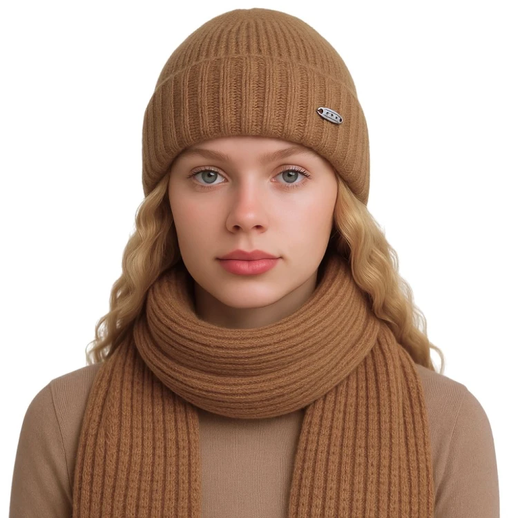 Zimowy komplet damski czapka i szal camel