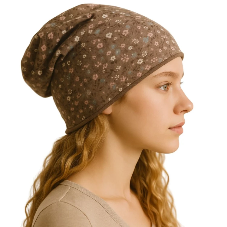Czapka damska Beanie włoska cienka smerfetka beżowa w kwiatuszki