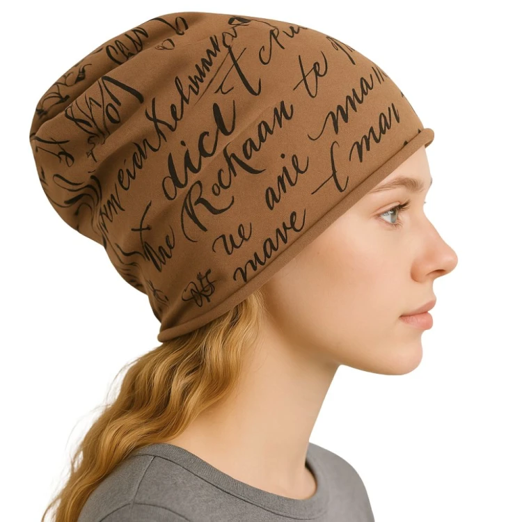 Czapka damska Beanie włoska cienka smerfetka bawełna beżowa z napisami