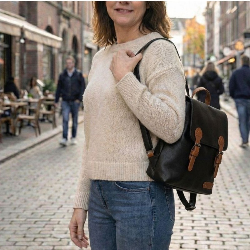 Czarny plecak damski z brązowymi detalami – styl vintage