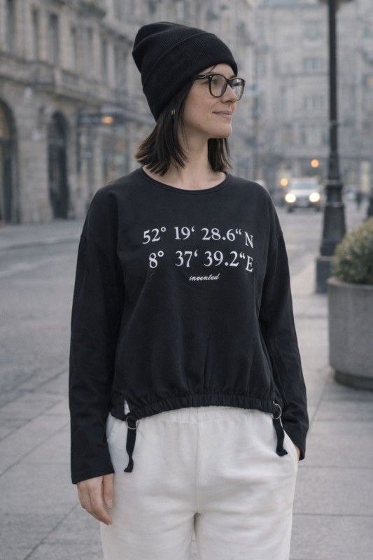 Bluza Damska z Nadrukiem Czarna – Regulowany Dół Streetwear S