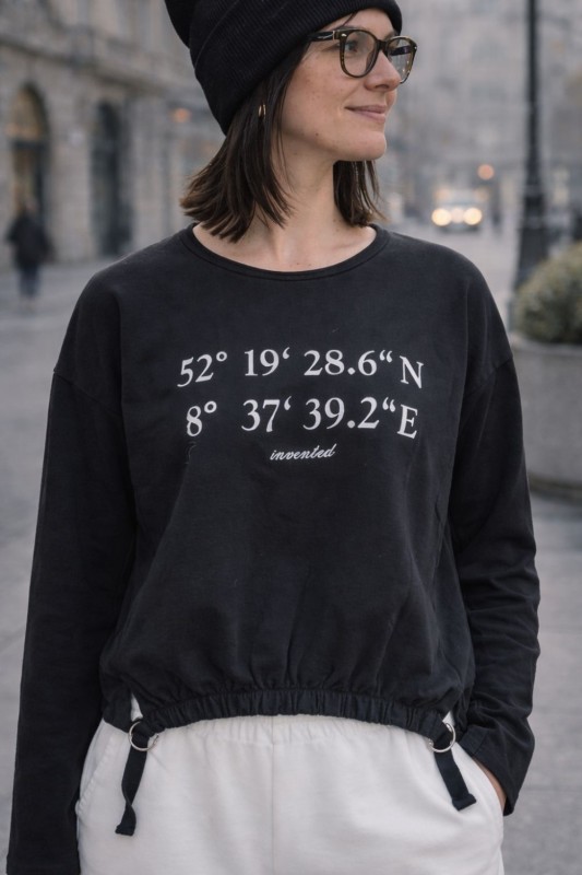 Bluza Damska z Nadrukiem Czarna – Regulowany Dół Streetwear S