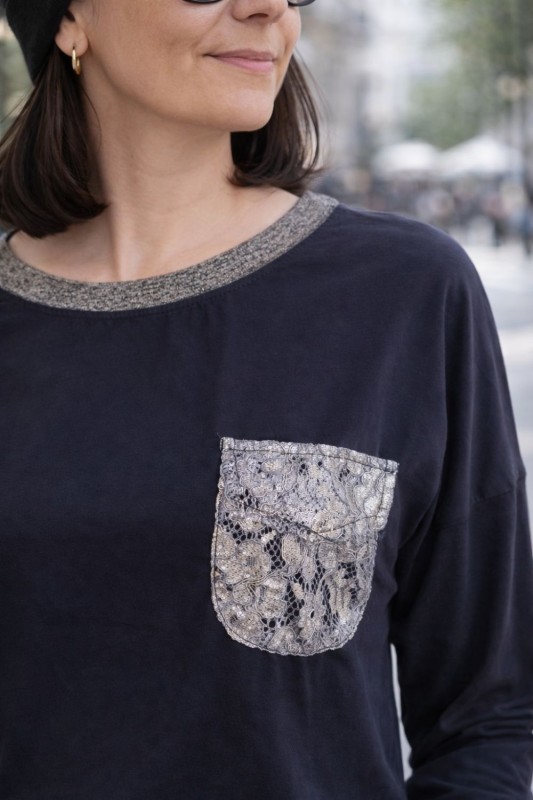 Bluzka damska czarna z koronkową kieszonką Italy luźna Uni