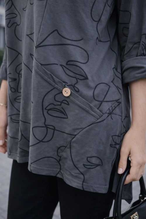 Bluzka damska oversize grafitowa – luźna, wygodna, print twarzy Uni