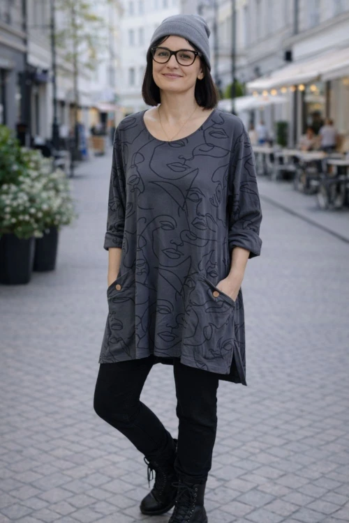 Bluzka damska oversize grafitowa – luźna, wygodna, print twarzy Uni