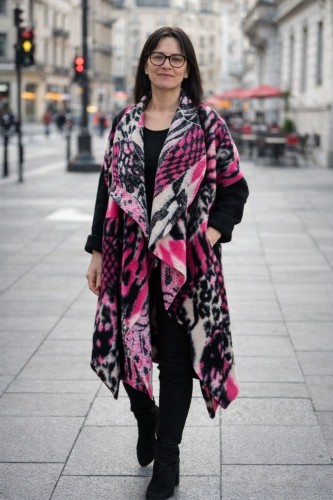 Płaszcz damski wełniany 80% WOOL włoski oversize różowy wzór Uni
