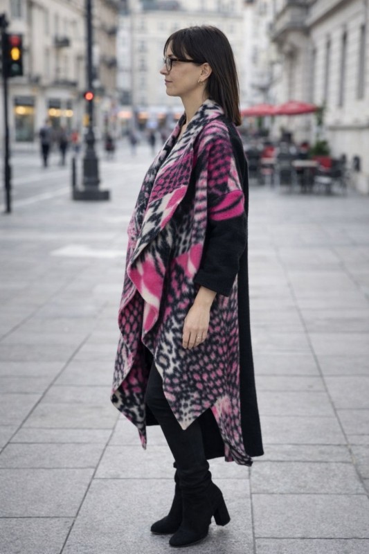 Płaszcz damski wełniany 80% WOOL włoski oversize różowy wzór Uni