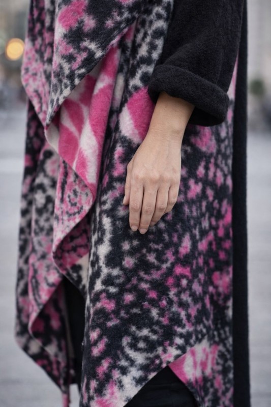 Płaszcz damski wełniany 80% WOOL włoski oversize różowy wzór Uni
