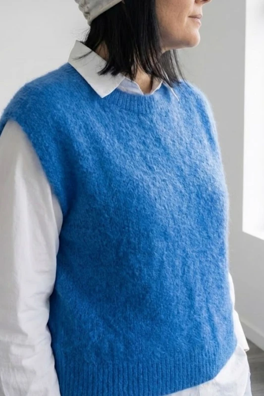 Sweter damski bez rękawów moher niebieski miękki Italy Uni