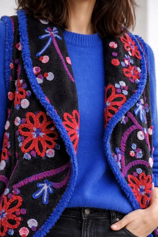 Kamizelka narzutka damska haftowana czarna kwiaty boho bez rękawów Uni