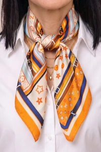 Apaszka Gawroszka - Kwiatowy Urok i Elegancja pomarańczowy
