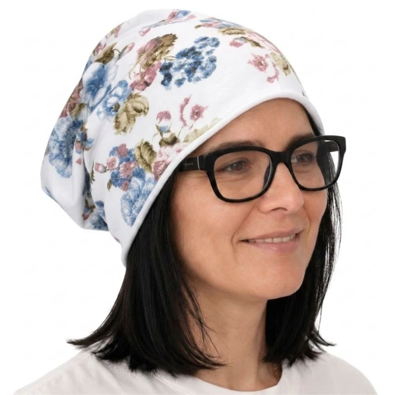 Czapka damska Beanie włoska cienka smerfetka biała w kwiaty