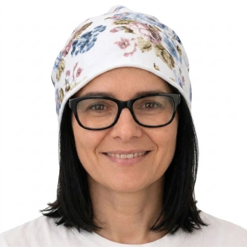 Czapka damska Beanie włoska cienka smerfetka biała w kwiaty