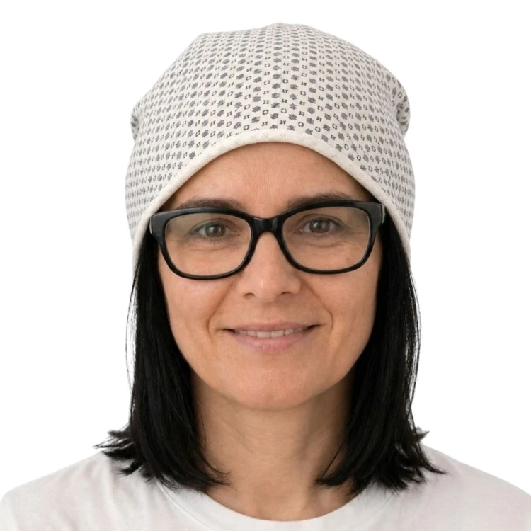 Czapka damska Beanie włoska cienka smerfetka biała w granatowy wzór