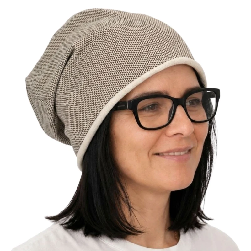 Czapka damska Beanie włoska cienka smerfetka beżowa w drobny wzór