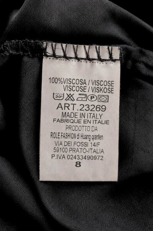 Bluzka damska czarna casual oversize z delikatnym zwężeniem na dole letnia Italy