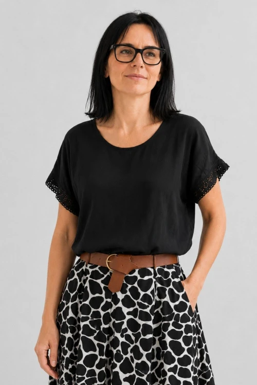 Bluzka damska czarna casual oversize z delikatnym zwężeniem na dole letnia Italy