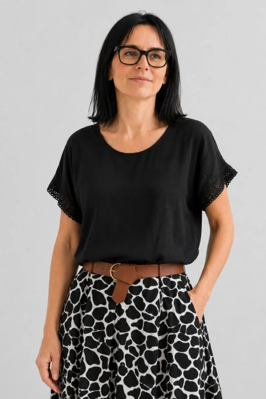 Bluzka damska czarna casual oversize z delikatnym zwężeniem na dole letnia Italy