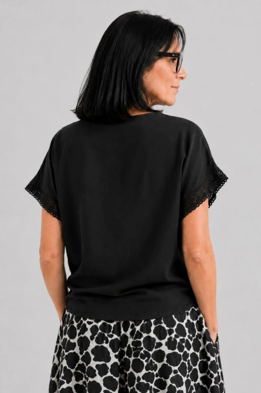 Bluzka damska czarna casual oversize z delikatnym zwężeniem na dole letnia Italy