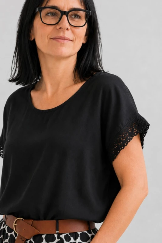 Bluzka damska czarna casual oversize z delikatnym zwężeniem na dole letnia Italy