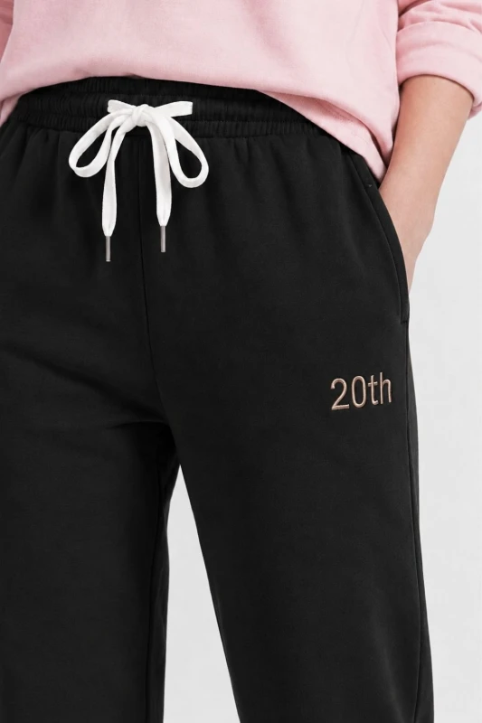 Spodnie damskie dresowe czarne joggery bawełna 85% M/L