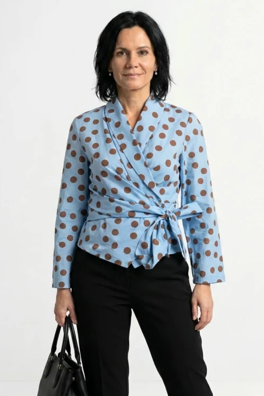 Bluzka damska kopertowa w grochy niebieska wiązana elegancka Italy