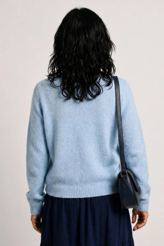 Sweter damski błękitny 30% moher dekolt V Made in Italy