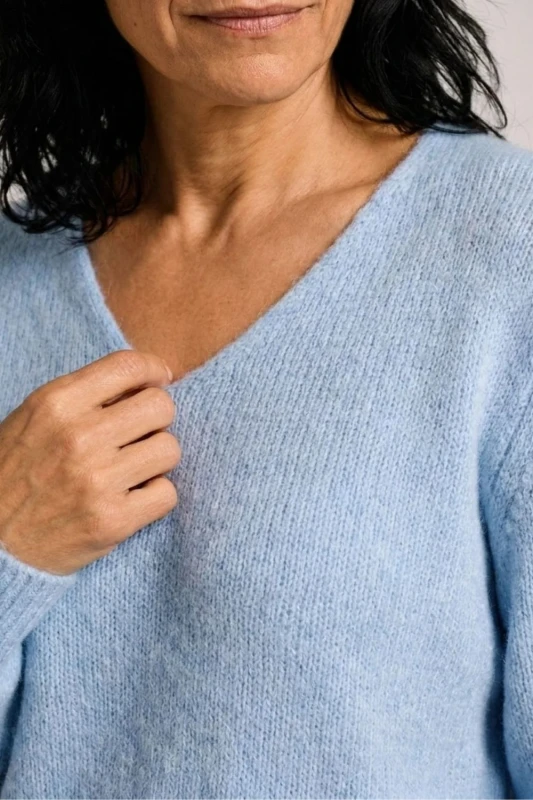 Sweter damski błękitny 30% moher dekolt V Made in Italy