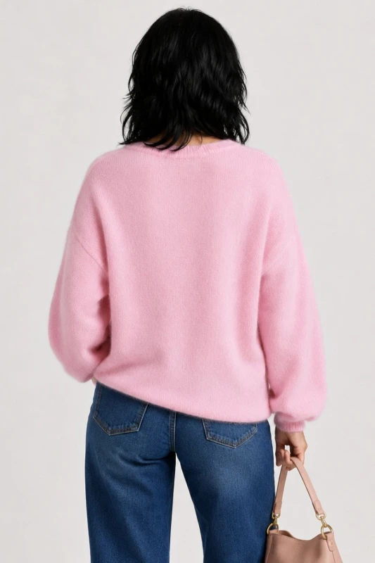 Sweter damski pudrowy róż 30% alpaka z ozdobnymi guzikami One Size