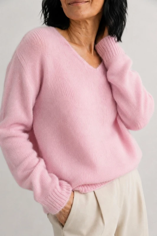 Sweter damski pudrowy róż 30% moher dekolt V Made in Italy