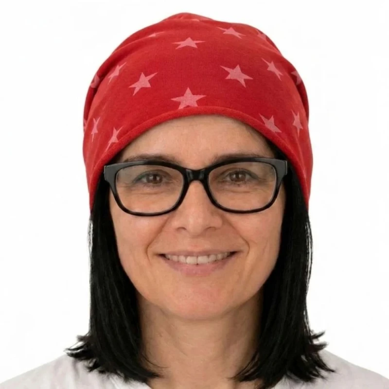 Czapka damska Beanie włoska cienka smerfetka czerwona w gwiazdki