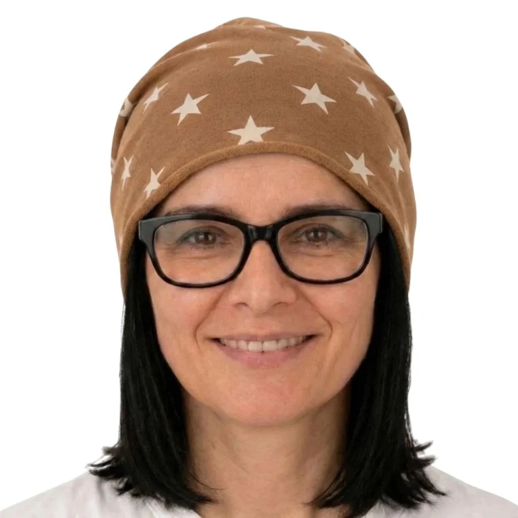 Czapka damska Beanie włoska cienka smerfetka jasnobrązowa w gwiazdki