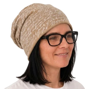 Czapka damska Beanie włoska cienka smerfetka beżowa w napisy 