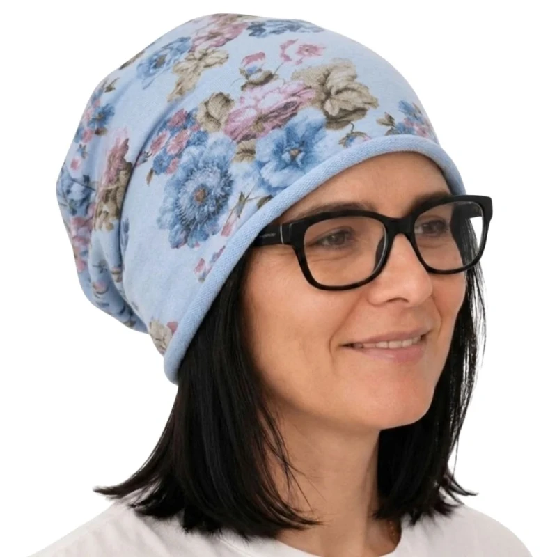 Czapka damska Beanie włoska cienka smerfetka błękitna w kwiaty