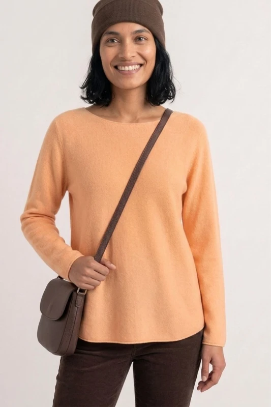 Sweter damski łososiowy z przeszyciami dekolt łódka One Size